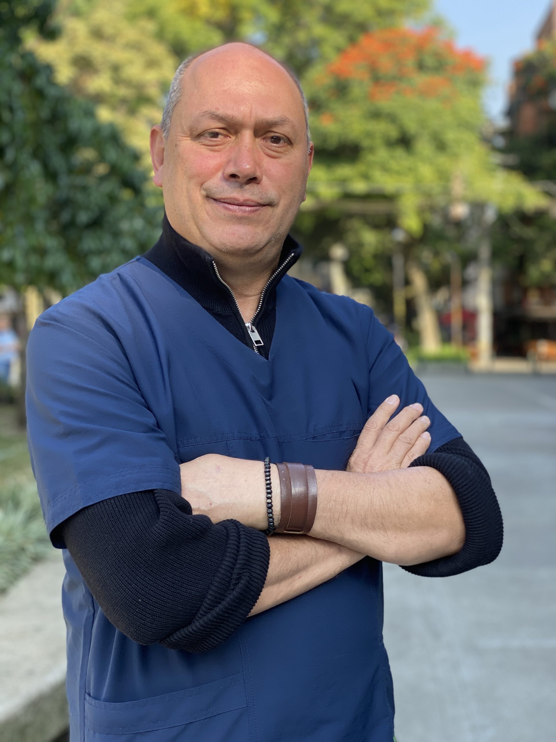 fotografía del doctor Omar Ramiro Ochoa Romero